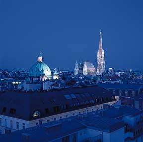 Église Saint-Pierre et cathédrale Saint-Étienne de nuit © Wien-Tourismus, F 3